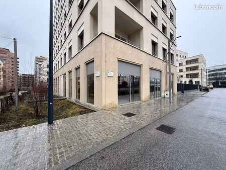 boutique 348 m² st ouen sur seine