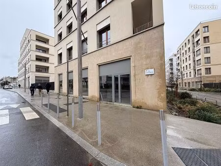 boutique 160 m² st ouen sur seine