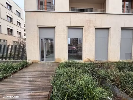 boutique 69 m² st ouen sur seine