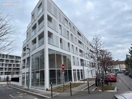 location local commercial de 251 m² mairie bondy