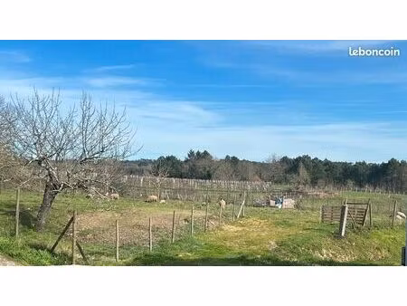 terrain constructible de 2300 m²