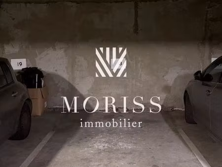 parking/box 1 pièce 11 m²