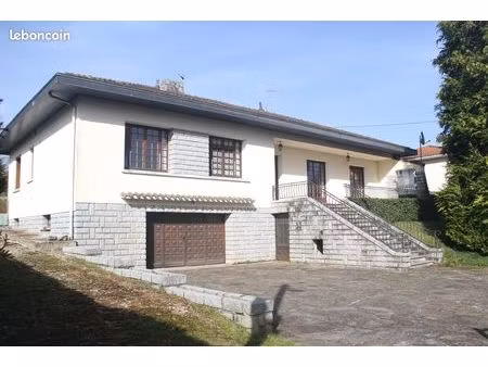 très belle maison de 152m2 sur sous sol en pierres de taille avec un terrain de 5200m2