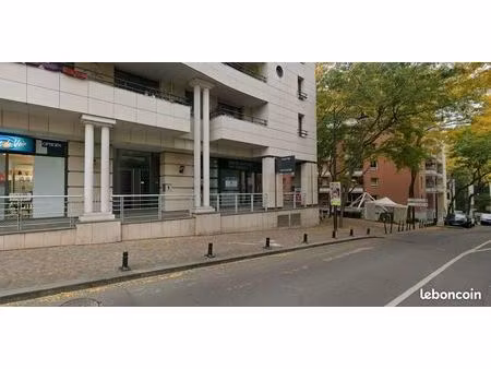 local commercial 245m2