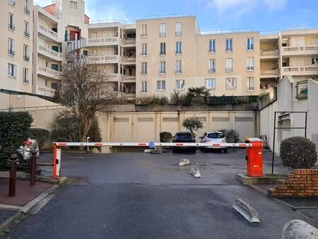 location place de parking intérieur sécurisé – créteil  proche métro