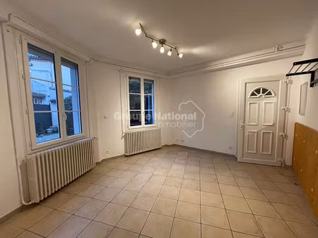location maison 4 pièces 102.92 m² à entraigues-sur-la-sorgue (84320)  921 €