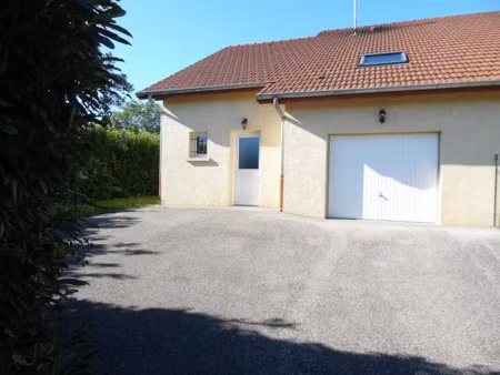 location maison 5 pièces 104 m² à la tour-du-pin (38110)  1 180 €