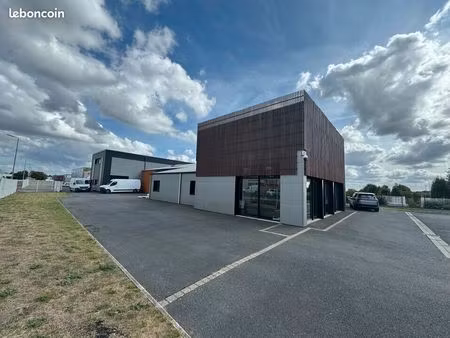 local d'activité 989 m²