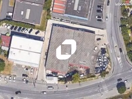 local d'activité 800 m²