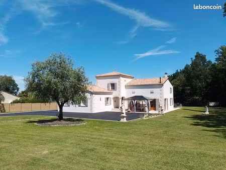 villa 8 pièces 285 m²