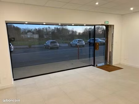 local commercial libre et renové