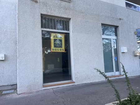 location locaux professionnels 28 m² à istres (13800)  535 €