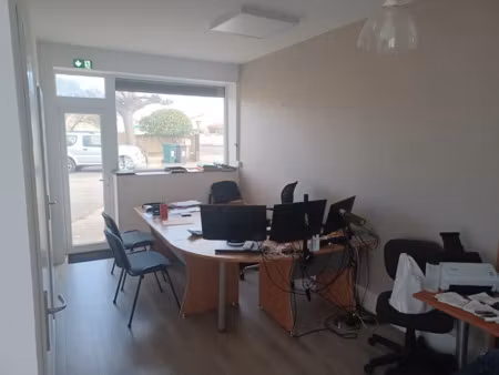 location meublée locaux professionnels 4 pièces 80 m² à sauvian (34410)  1 000 €