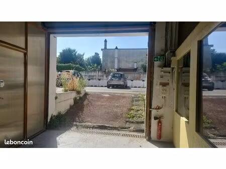 local commercial 210 m²