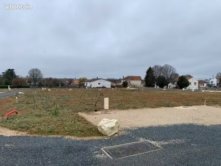 terrain 285 m² saintes
