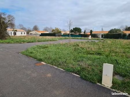 terrain 327 m² pisany