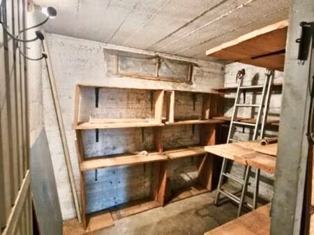 grand garage de 27 m² accessible facilement et dans un secteur calme et sécurisé