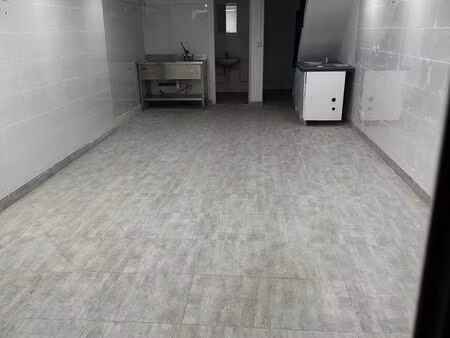 local commercial / dark kitchen / laboratoire