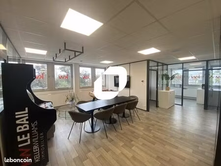 bureau 306 m²