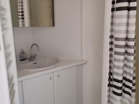a vendre studio 27 m2 1 etage avec ascenseur