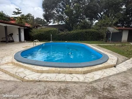 villa avec piscine sur 1200 m2 - 4 chambres + dépendance - double garage 8 véhicules - mat