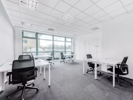 location meublée locaux professionnels 100 m² à rillieux-la-pape (69140)  5 566 €