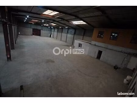 local d'activité 1 160 m²