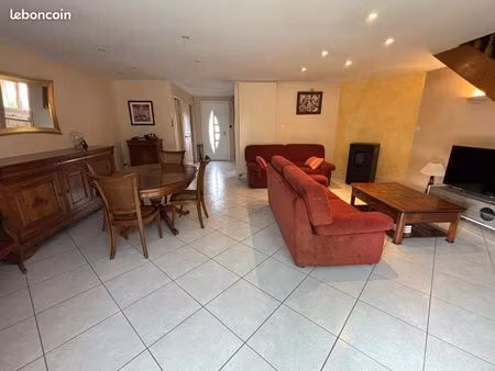 maison à vendre à arc sur tille 145m²  de plein-pied  5 chambres  2 salles de bain  garage