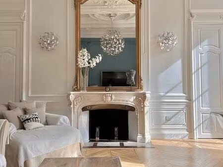 4 lots dans hotel particulier : appartement de prestige + très grands caveaux voûtés + 2 p