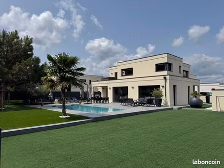 villa contemporaine 9 pièces 317 m² - asnières-lès-dijon