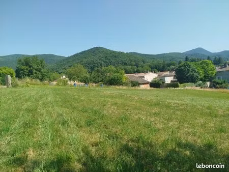 terrain 714 m² combovin