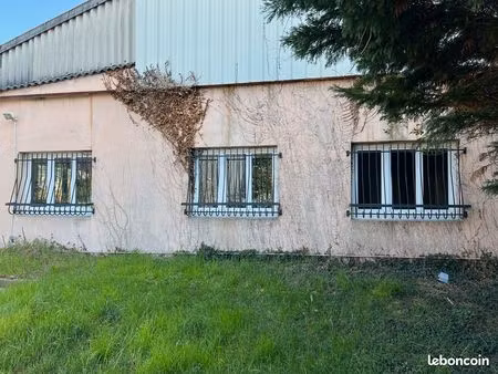 local   bureaux  entrepot