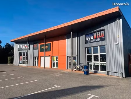 beau local commercial 104 m² entre opticien & magasin de cycles montélier