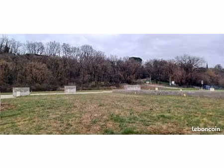 terrain 672 m² portes les valence