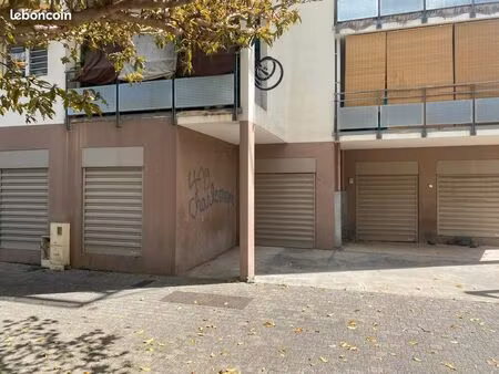 local commercial la possession