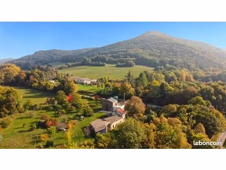 maison 8 pièces 270 m²