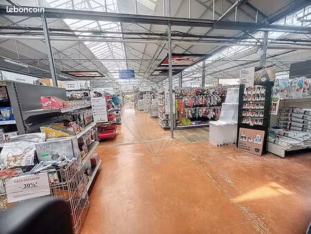 local commercial 5 664 m²