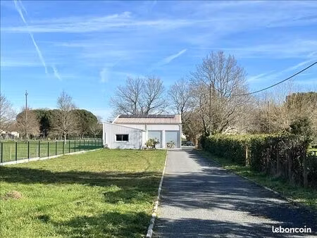 immeuble 164 m² menesplet