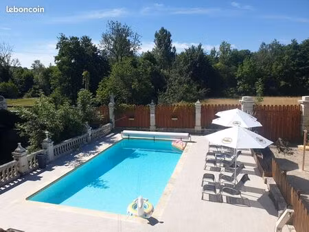 studio à louer avec accès à la piscine