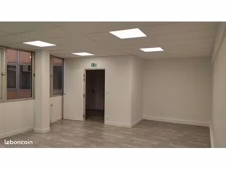 bureaux à louer 50m2 place des épars