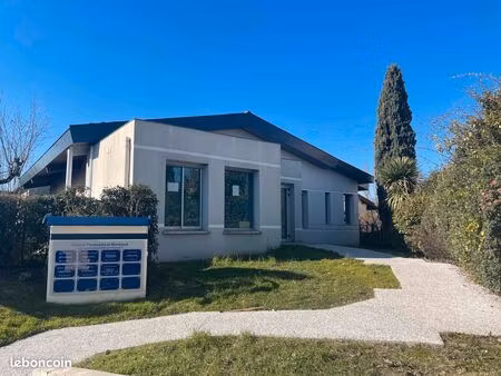 local pro 10m2 st-jean mairie