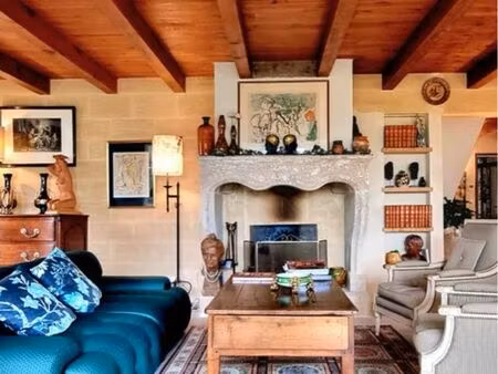 à 5km d’uzès dans un village prisé