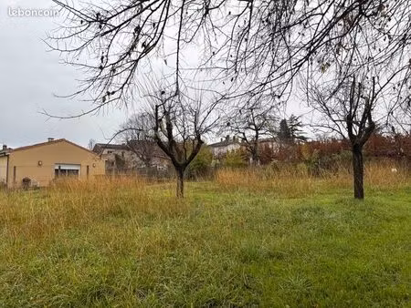 terrain 600 m² fronsac