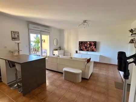 ? appartement t3 rénové 60m2 avec grande terrasse et parking - nîmes ouest