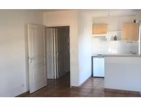 location appartement  46.54 m² t-1 à nîmes  590 €