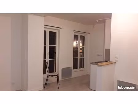 a louer studio 32m2 très lumineux plein centre ville