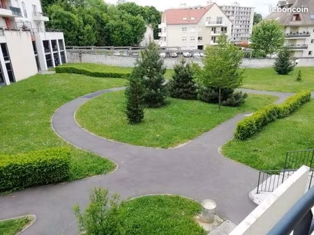 f2 de standing meublé sécurisé avec parc arboré en centre ville  garage