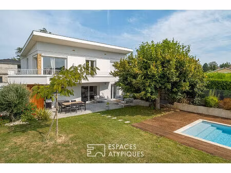 maison rénovée avec jardin et piscine