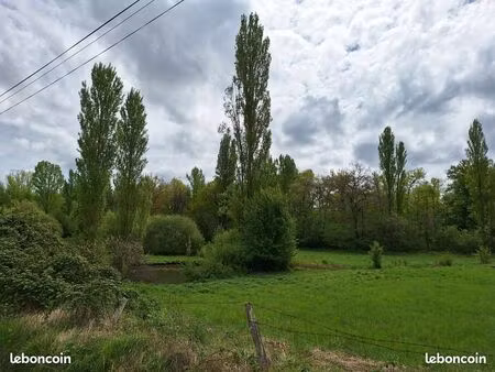 grand terrain non constructible classé en zone naturelle