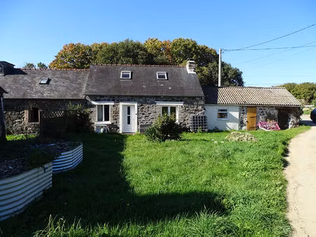 cotes d'armor. charmante maison en pierre indépendante avec jardin exposé plein sud  à plo